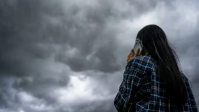 Meteorolozi upozoravaju - telefon može da eksplodira dok grmi
