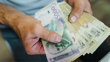 Novac kreće od sutra - proverite kada vama leže panzija 