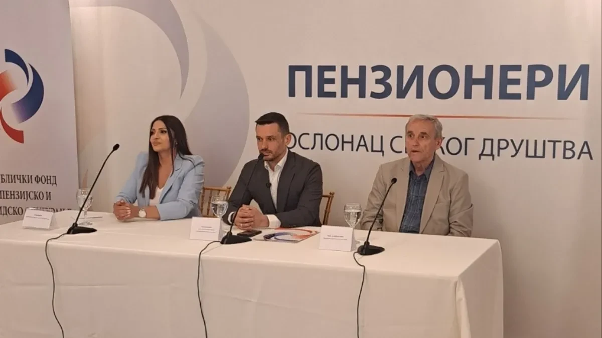 Oslonac i podrška za najstarije - predstavnici PIO fonda i Saveza penzionera Srbije posetili Mladenovac  
