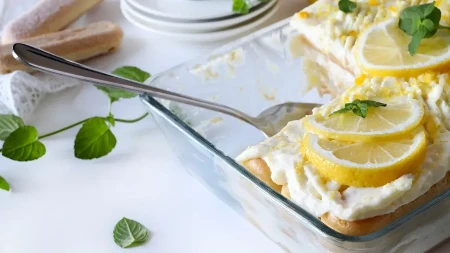Limun tiramisu spaja slatkoću i svežinu u jednom zalogaju