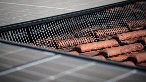 Novi solarni crep postaje hit - proizvodi besplatnu struju, a na krovu se gotovo i ne vidi