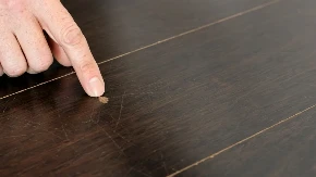 Kako popraviti uništen laminat bez menjanja poda - trikovi za ogrebotine, vodu, fleke i udubljenja