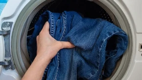Crna odeća više nije crna - u kuhinji imate sastojak koji čuva boju tkanine