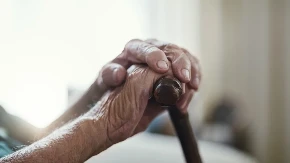 Omiljenom unuku kupio kuću i platio luksuzno venčanje, pa završio na sudu