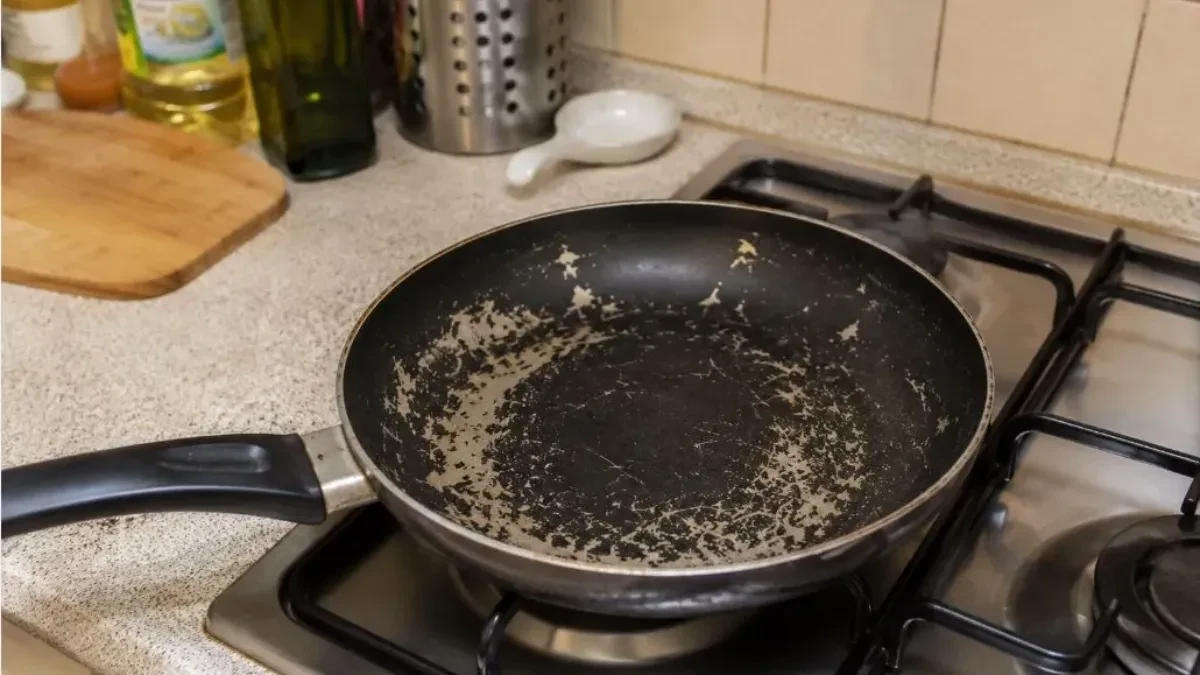Ako vaš tiganj ima navedene anomalije treba ga baciti - obratite pažnju na tri znaka 
