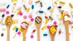 Vitamini i minerali posle 60. godine - šta treba uzimati, a šta je bacanje novca