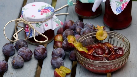 Bakin trik za brzo guljenje šljiva – kožica se lako skida, a priprema je brža