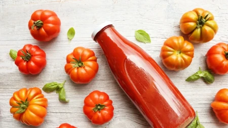 Domaći paradajz u flašama bez konzervansa – jednostavan recept za zimnicu