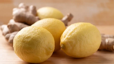 Voda sa limunom i đumbirom nije detoks - nutricionistkinja otkriva šta zaista radi organizmu