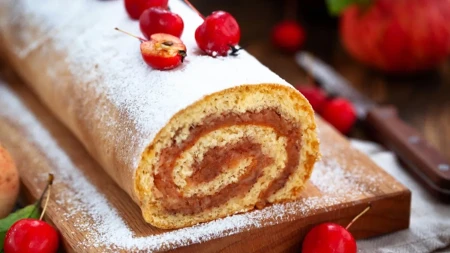 Rolat sa jabukama brži od domaće pite – sočan i mirisan jesenji desert