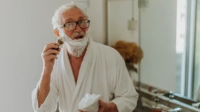 Da li se brijete pre ili posle tuširanja? Dermatolozi otkrivaju šta je bolje za kožu