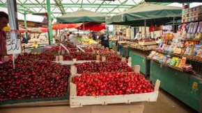 Zimnica će ove godine koštati više - paprika i paradajz poskupeli, a evo šta je pojeftinilo na pijacama