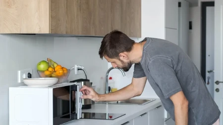 Nemojte držati stvari na mikrotalasnoj, može biti opasno, a evo i zašto