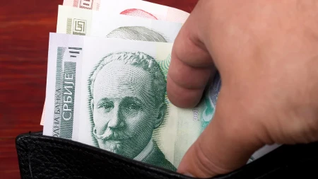 Novac stiže pre vikenda - građanima po 6.000 dinara, pojedinima čak 12.000