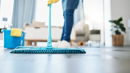 Lakše održavanje doma bez saginjanja – trikovi koji štede leđa i olakšavaju kućne poslove