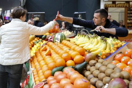 KUPUS I POMORANDŽE Na Veletržnici Beograd primetan veći promet citrusa, jedna cena je snižena